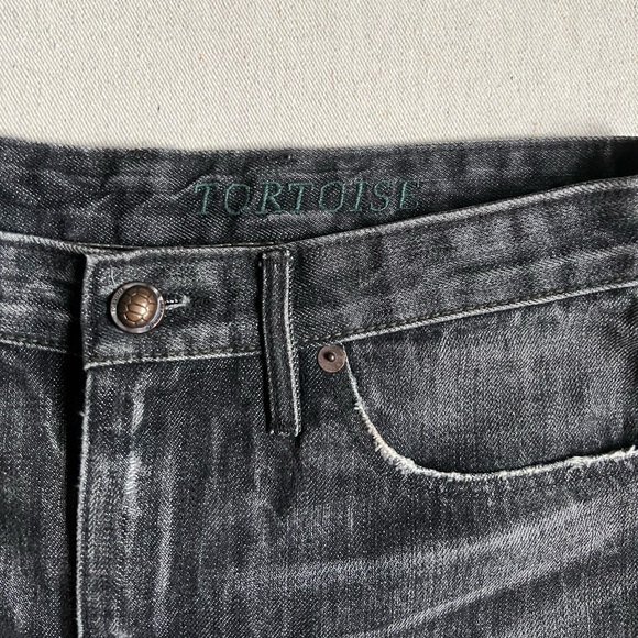 Distressed grey curved seam Tortoise jeans - Picture 4 of 7